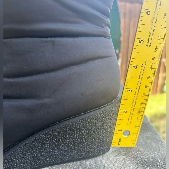 Kate Spade Cagney Wedge black quilted boots with pink lining Sz-7.  E - Picture 12 of 14